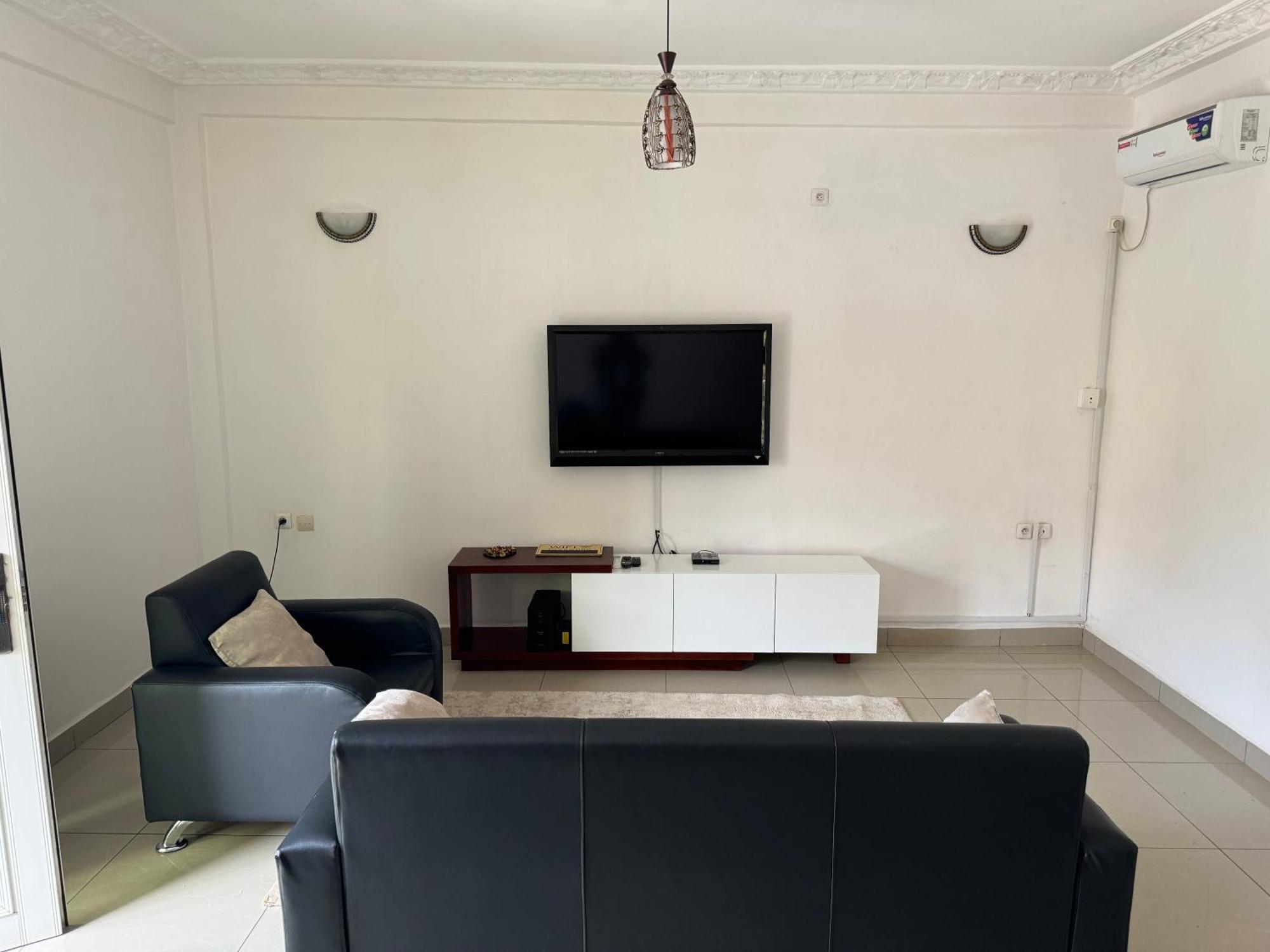 Appartements Modernes, Wifi, Tv - Yaounde, Omnisports Екстериор снимка