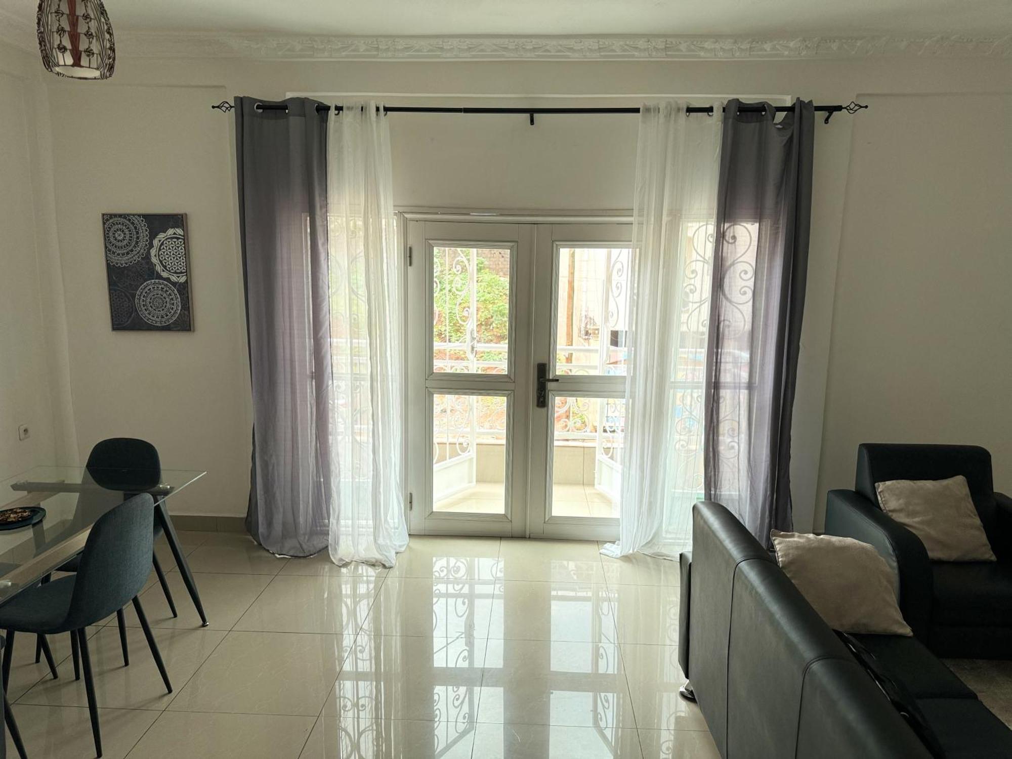 Appartements Modernes, Wifi, Tv - Yaounde, Omnisports Екстериор снимка