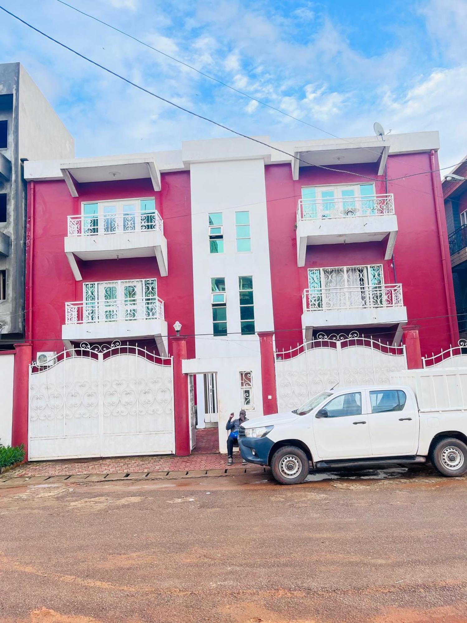 Appartements Modernes, Wifi, Tv - Yaounde, Omnisports Екстериор снимка